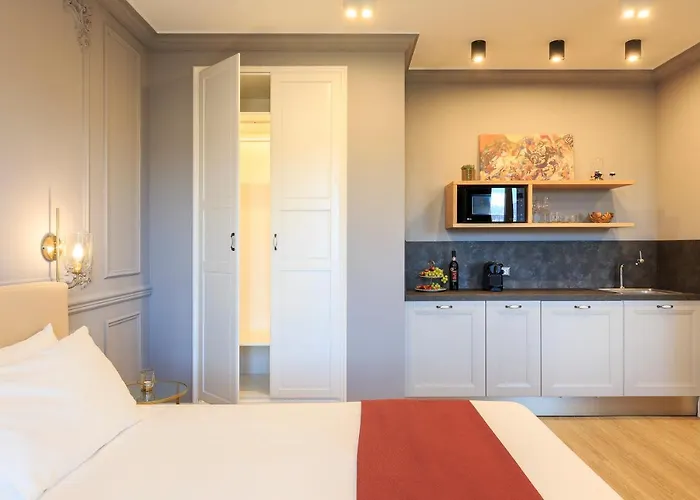 Vespucci Boutique 3*